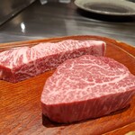 305671165 - 黒毛和牛ヒレとロース