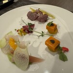 MARISSA RESORT sazanseto suo-oshima - ・牛肉のミキュイとウニのムースリーヌ、赤ピーマンのムースとトンブリ