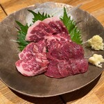 洋食 おがた - 馬刺し　アバラ　ロース　赤身