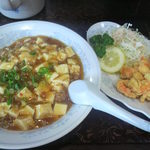 新華苑 - 日替定食　マーボ丼とエビの天ぷら８５０円