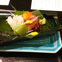 和処 よしの - お造り サーモン、カンパチ、烏賊、蒟蒻