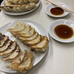 ぎょうざ専門店 赤萬 元町店 - 