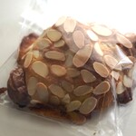 パティスリー・パリセヴェイユ - クロワッサン・ダマンド　500円