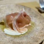 2tsumoli  - 自家製モッツァレラを包んで頂きます 