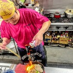 麺紡 - 丁寧な炙りが入ります