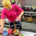 麺紡 - 丁寧な炙りが入ります