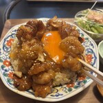 焼肉木曽 - ホルモン炒飯に卵黄