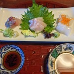 Juniso Mikan - お造り　お醤油は同じ物ですが山葵用と生姜用分けて下さっています