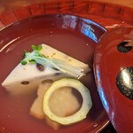 Juniso Mikan - 水無月に見立てたしんじょの中には小豆が入っています