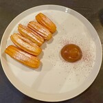 Oil  - 自家製チュロスとデュルセデレチェ