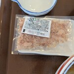 すき家 - 鰹節とワサビ