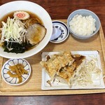 丸福餃子 - ラーメン定食