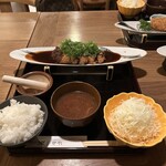 やわらかとんかつ 幸せや - 九条葱味噌ヒレカツ定食1628円