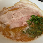 紅ズワイガニらぁ麺 まるはち屋 - 