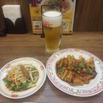 餃子の王将 - (参考)蕨東口店。ニラレバ炒めジャストサイズ、ホルモン味噌炒め、生ビール(2025年6月22日)