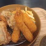 ふじやからあげ - カニクリームコロッケ１個，エビフライ２本