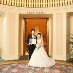 ディズニーアンバサダーホテル - ローズチャペル前にて　アンバサダーホテル内