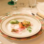 ディズニーアンバサダーホテル - サーモンのコンフェィダイコンのスモーク添え