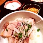 Sousakushu Ansai Zou - 「宮崎産あじ豚うで肉炙り丼」のアップ