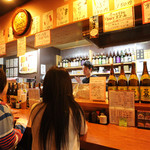 おしどり - ひとりで訪れたときにも気軽に座れるカウンター席