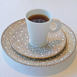 ヌーヴェル・エポック - ランチコース 14450円 の和牛で仕上げた琥珀色に輝くダブルコンソメを小さなカップで