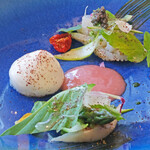 ヌーヴェル・エポック - ランチコース 14450円 の旬のいかのマリネとグリーンアスパラガスと春野菜のサラダ 梅のヴィネグレットソース