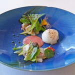 ヌーヴェル・エポック - ランチコース 14450円 の旬のいかのマリネとグリーンアスパラガスと春野菜のサラダ 梅のヴィネグレットソース