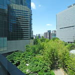 ヌーヴェル・エポック - 店内のからの風景です