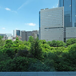 ヌーヴェル・エポック - 店内のテーブル席からの風景です