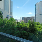 ヌーヴェル・エポック - 店内のテーブル席からの風景です