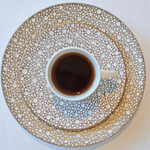 ヌーヴェル・エポック - ランチコース 14450円 の和牛で仕上げた琥珀色に輝くダブルコンソメを小さなカップで