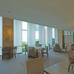 ヌーヴェル・エポック - 店内のテーブル席の風景です