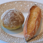 ヌーヴェル・エポック - ランチコース 14450円 の石川県能登の中島菜のパン、バゲット