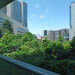 ヌーヴェル・エポック - 店内のテーブル席からの風景です