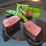 ヌーヴェル・エポック - ランチコース 14450円 のくまもとあか牛サーロンの備長炭炙り焼 国産ワインで仕上げた芳醇な赤ワインソースと旬の野菜を添えて