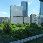 ヌーヴェル・エポック - 店内のテーブル席からの風景です