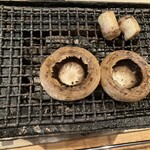 ホルモン焼 婁熊東京 - ホワイトジャンボマッシュルーム。
