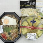 フーズマーケットさえき - 料理写真:炒飯&焼きそばセット、銚子メロン(カット)、フレッシュコーンサラダ