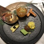 龍天門 - 叉焼2種が温かいしカリカリでサービスサンキュー/白木耳とクラゲは酸っぱい仕上げ嬉しい/キャビアラッキー