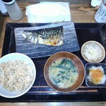 炭火焼干物定食　しんぱち食堂 神田北口店 - 