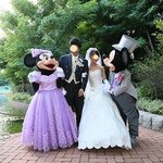 ディズニーアンバサダーホテル - 中庭のガゼボにてミッキーがかけつけてくれました