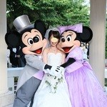 ディズニーアンバサダーホテル - 中庭のガゼボにてミッキーがかけつけてくれました