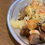 紅とん - 純レバーには、おろしにんにくが乗る！