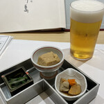 味処 明島 - 料理写真:生ビール(990円)と突出(990円)