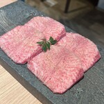 305737973 - 
