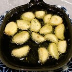 炭火と酒と酉 七福八〇 - ニンニク揚げ