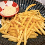炭火と酒と酉 七福八〇 - フライドポテト