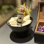 プレゼンテ スギ - 食べられなそうで食べられる
      　千葉県産小麦　千葉県産胡麻
      　猪とアライグマのラード
      　自家製竹炭