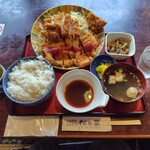 松の家 - ずっこけわらじカツ定食（1350円）