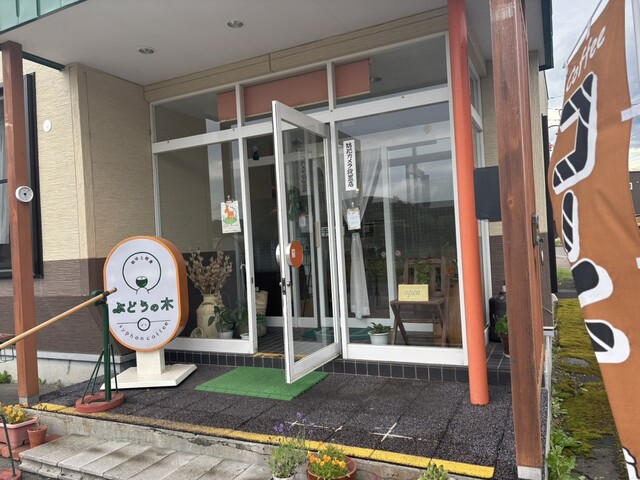 おいしいパンとコーヒー。本好きな人もおすすめです。 : ぶどうの木の写真